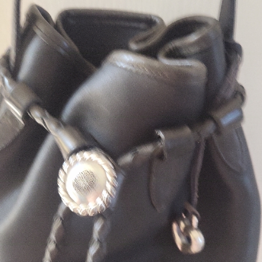 Brighton Elegant Black Leather Shoulder Bag - Picture 3 of 10
